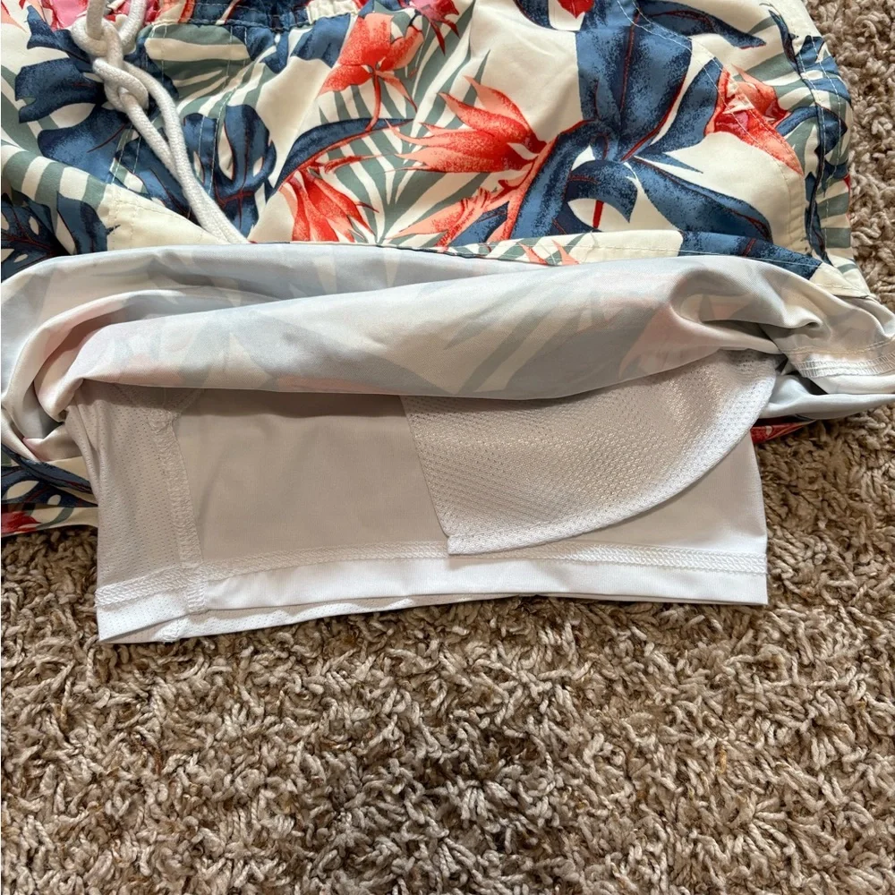 American Eagle Outfitters Floral 5.5in Swim Trunks mens size XL